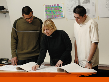 Carol Post, principal in the Chicago office, with ”;shadowing”; high school students Laurel Chavez, left, and Alfredo Gonzalez who spend a day learning the rhythm of work of design professionals. Carol Post, principal in the Chicago office, with ”;shadowing”; high school students Laurel Chavez, left, and Alfredo Gonzalez who spend a day learning the rhythm of work of design professionals.