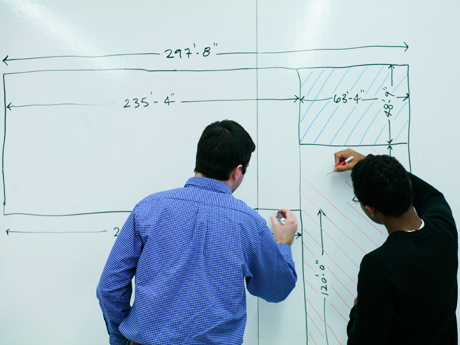 Thornton Tomasetti employees working with Chicago ACE students.