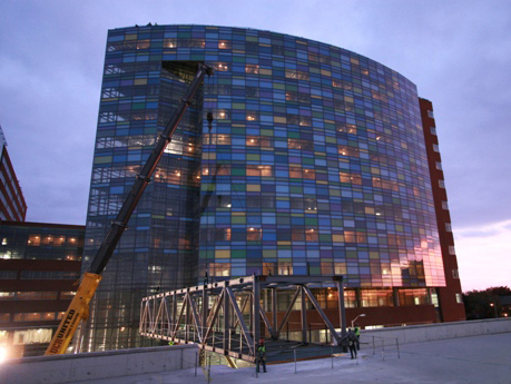 The Johns Hopkins Hospital New Clinical Building Pedestrian Bridges